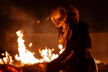 Krampus. Noel Şeytanları. Alplerdeki Advent Gelenekleri.