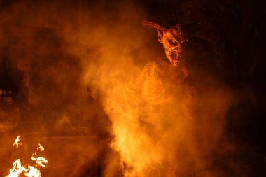 Krampus. Noel Şeytanları. Alplerdeki Advent Gelenekleri.