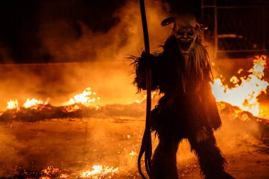 Krampus. Noel Şeytanları. Alplerdeki Advent Gelenekleri.