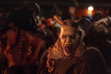 Krampus. Noel Şeytanları. Alplerdeki Advent Gelenekleri.