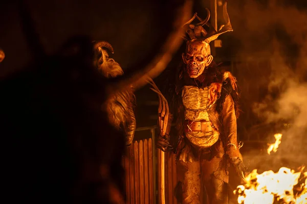 Krampus. Noel Şeytanları. Alplerdeki Advent Gelenekleri.