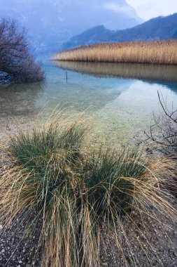 Lago di Cavazzo (Lago dei Tre Comuni) İtalya 'nın Friuli-Venezia Giulia bölgesinde güzel bir doğal göl.
