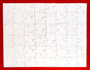 Kırmızı zemin üzerine beyaz Jigsaw bulmaca tamamlandı