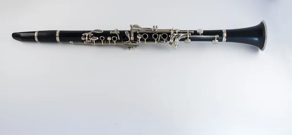 Clarinete sobre fundo branco — Fotografia de Stock