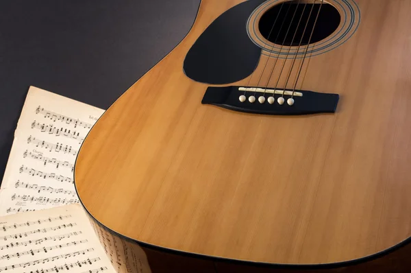 Cuerpo de guitarra con música de guitarra —  Fotos de Stock