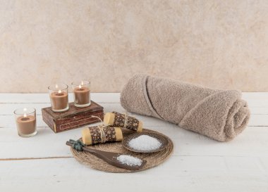 Spa ve yatıştırıcı toprak tonları banyo Essentials