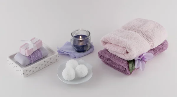 Baño Bombas Toallas de jabón de baño y vela de aromaterapia — Foto de Stock