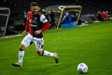 İtalya futbol takımı Serie A 'nın 2020 / 2021 sezonunda Nahitan Nandez (Cagliari) İtalya' nın Udine şehrinde bulunan Dacia Arena Stadyumu 'nda Cagliari Calcio' nun oynadığı aksiyon portresi.