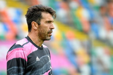 Gianluigi Buffon (Juventus) İtalya Serie A 'nın 2020 / 2021 sezonunda İtalya' nın Udine kentinde bulunan Dacia Arena Stadyumu 'nda oynanan Juventus FC maçında yapılan ısınma turu sırasında portresi.