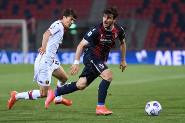 Riccardo Orsolini (Bologna) İtalya Serie A maçında Eldor Shomurodov 'a (Genoa) karşı Renato Dall & # 39; Ara Stadyumu' nda Bologna karşı Bologna FC maçı, 12 Mayıs 2021 - Fotoğraf: Ettore Griffoni