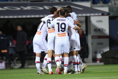 Davide Zappacosta (Ceneviz), İtalya 'nın Bologna kentinde oynanan Bologna FC - Genoa CFC maçında 12 Mayıs 2021' de oynanan maçta 0-1 'lik gol attıktan sonra kutluyor.