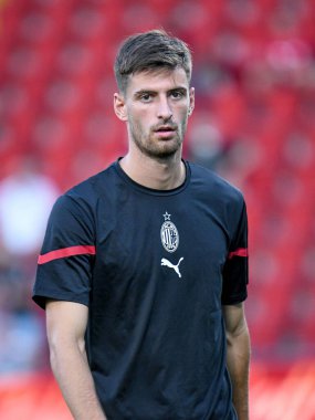 Matteo Gabbia (Milan), İtalya 'nın Trieste kentindeki Nereo Rocco Stadyumu' nda oynanan AC Milan-Panathinaikos FC maçında ısınma maçında portresi.