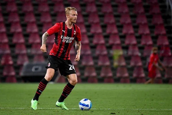 Simon Kjaer (Milan), İtalya 'nın Trieste kentindeki Nereo Rocco Stadyumu' nda oynanan AC Milan-Panathinaikos FC maçında görev başındaki portresi: Ettore Griffoni