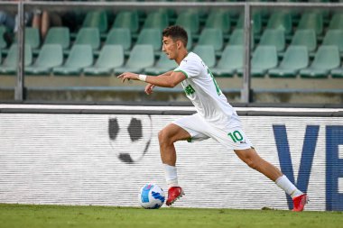 İtalyan futbolu Serie A maçında Filip Curiciç (Sassuolo), 21 Ağustos 2021 'de İtalya' nın Verona kentinde Marcantonio Bentegodi Stadyumu 'nda Hellas Verona FC' ye karşı ABD Sassuolo maçında
