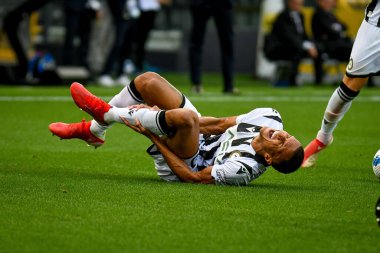 Rodrigo Nascimento Becao (Udinese) İtalya futbol takımı Serie A maçında sakatlandı Udinese Calcio ile Juventus FC maçı Udine, İtalya 'da Dacia Arena Stadyumu' nda, 22 Ağustos 2021