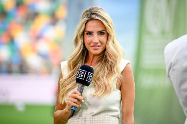 İtalyan futbol takımı Serie A maçında DAZN Italia 'nın gazeteci ve televizyon sunucusu Giorgia Rossi Udinese Calcio ile Juventus FC maçı Udine, İtalya' da Dacia Arena Stadyumu 'nda 22 Ağustos 2021