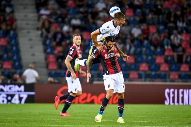 İtalya 'nın Bologna kentinde oynanan Renato Dall & # 39; Ara Stadyumu' nda Bologna FC-Hellas Verona maçı sırasında Roberto Soriano (Bologna) tarafından engellendi.