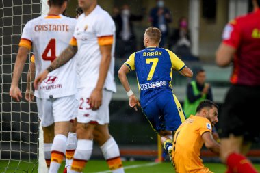 Antonin Barak (Verona), İtalya 'nın Verona kentindeki Marcantonio Bentegodi Stadyumu' nda oynanan Hellas Verona FC maçında 1-1 'lik gol attıktan sonra kutluyor.