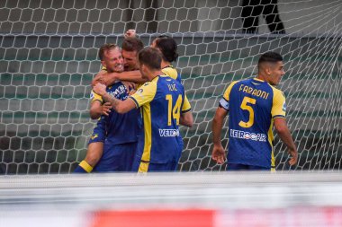 Antonin Barak (Verona), İtalya 'nın Verona kentindeki Marcantonio Bentegodi Stadyumu' nda oynanan Hellas Verona FC maçında 1-1 'lik gol attıktan sonra kutluyor.
