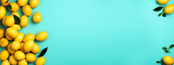 Рамка лимонов на синем фоне. Иммунная система усилителя. Принято. Вид сверху. Плоский лежал. Цитрусовые. Витамины для здоровья. Лимон для веганской, вегетарианской щелочной диеты.