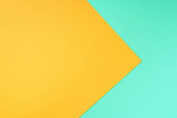 Hintergrund in trendigen grünen und gelben Farben. Modisches Papier. Ansicht von oben. Minimales Konzept. Trendfarbe Mint — Stockfoto