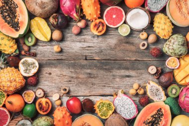Egzotik meyveler - ananas, papaya, mango, annona, muz, pitahaya, kiwano, afrika boynuzlu kavun, tamarillo meyvesi, granadilla, β, yılan meyvesi, maracuya, rambutan, lychee, longan, tamarind