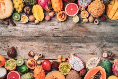 Egzotik meyveler - ananas, papaya, mango, annona, muz, pitahaya, kiwano, afrika boynuzlu kavun, tamarillo meyvesi, granadilla, β, yılan meyvesi, maracuya, rambutan, lychee, longan, tamarind