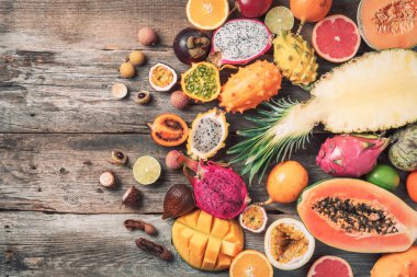 Egzotik meyveler - ananas, papaya, mango, annona, muz, pitahaya, kiwano, afrika boynuzlu kavun, tamarillo meyvesi, granadilla, β, yılan meyvesi, maracuya, rambutan, lychee, longan, tamarind