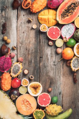 Egzotik meyveler - ananas, papaya, mango, annona, muz, pitahaya, kiwano, afrika boynuzlu kavun, tamarillo meyvesi, granadilla, β, yılan meyvesi, maracuya, rambutan, lychee, longan, tamarind