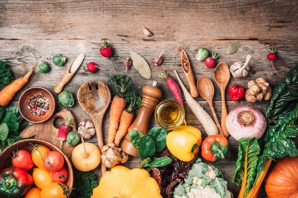 Fresh ingredients for healthy cooking or salad making on wooden background. Top view. Copy space. Diet or vegetarian food concept. Assortment of churd, pumpkin, carrot, pepper, cabbage, garlic — Stock Photo, Image