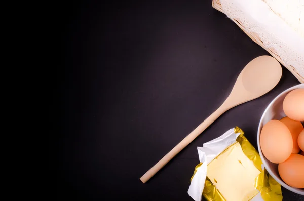 버터, 계란, 밀가루, 밀의 귀와 베이킹 배경 — 스톡 사진