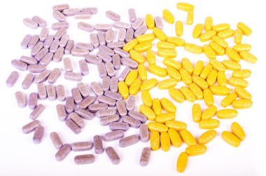 Hap, uyuşturucu, ahşap arka plan üzerinde ek yaşam tarzı.