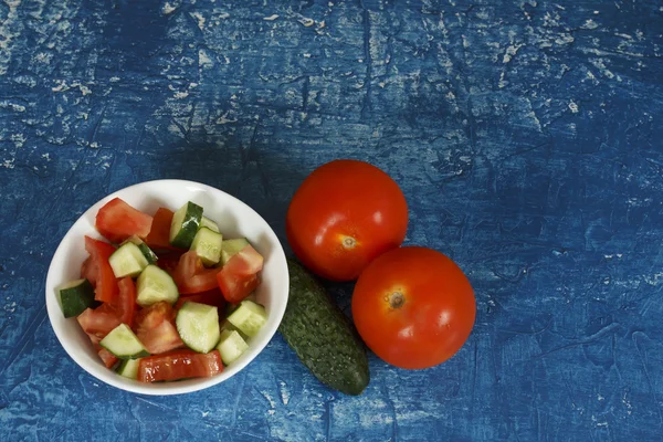 Salata, salatalık ve domates