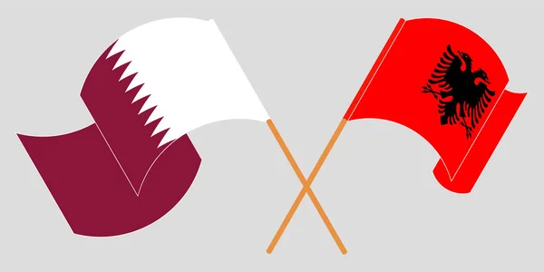 Bandeiras cruzadas e onduladas da Albânia e do Qatar — Vetor de Stock