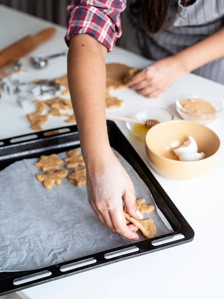 Приготування Їжі Випічка Жінка Руки Випікає Печиво Кухні — стокове фото