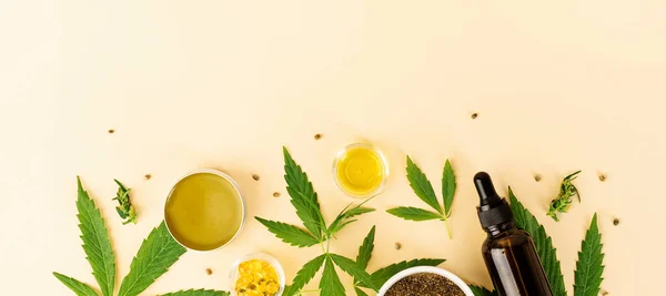 Alternative Medizin Naturkosmetik Cbd Und Cannabisblätter Kosmetik Draufsicht Auf Orangefarbenem — Stockfoto