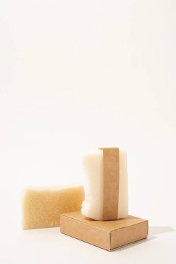 El yapımı sabun ve el işi bant beyaz arka plan, ön görünüm tasarımı için