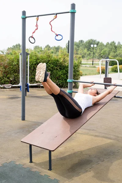 Vida Sana Activa Deportes Fitness Mujer Feliz Camiseta Blanca Haciendo — Foto de Stock