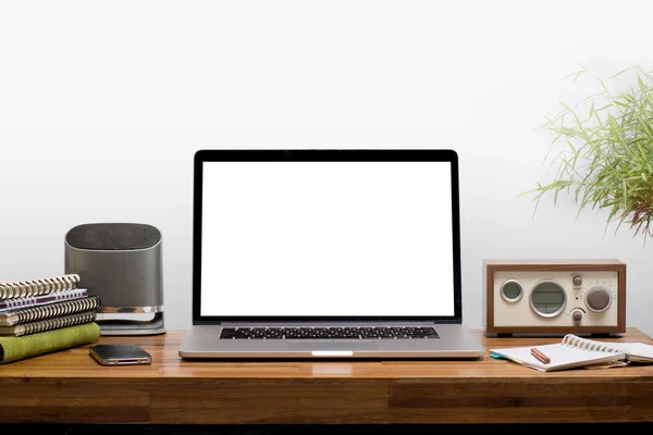 Laptop na mesa de madeira — Fotografia de Stock