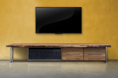 TV renk beton duvar ahşap masa iç vintage arpacık ile