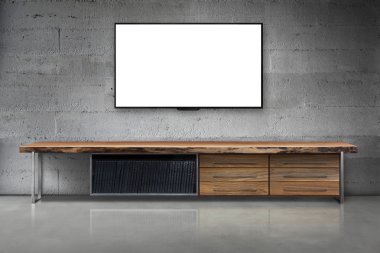 TV beton duvara ahşap masa oturma odası ile açtı.