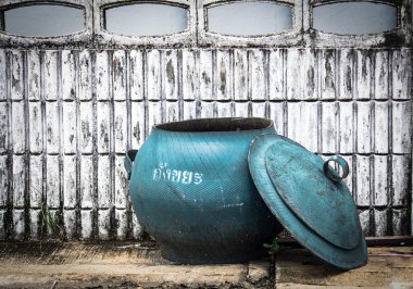 Kauçuk çöp kutusu