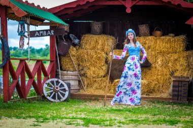 Vahşi Batı ahır kız