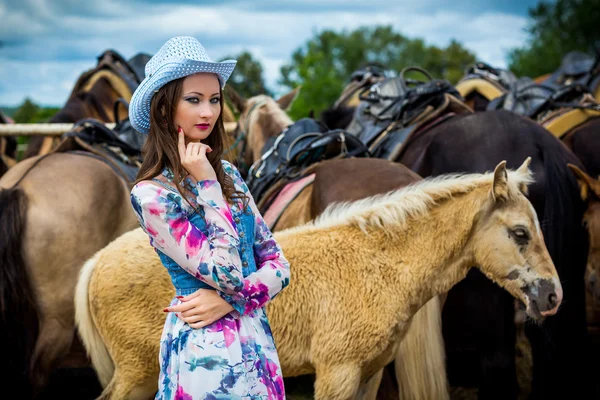 Chica rancho del salvaje oeste — Foto de Stock