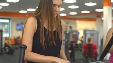 ince tanınmaz halde kadın kesiminden eliptik eğitmen izole