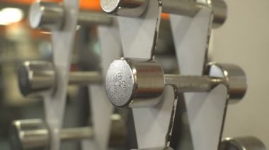 Jimnastik salonu kadın vücut geliştirme halter kaldırma