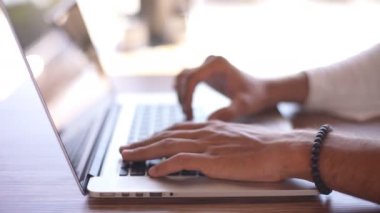 eller çoklu görev adamı kullanarak dizüstü WiFi bağlanma kapatın