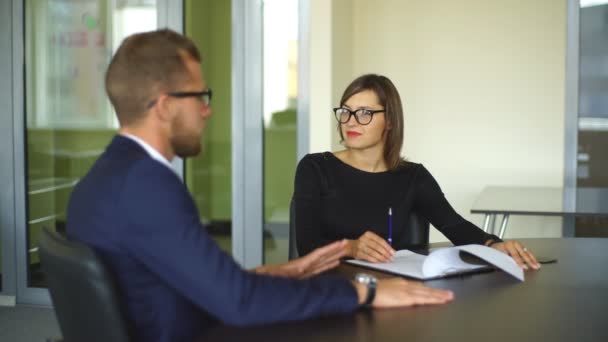 Business meeting in office two business people discussing contract — Stock Video