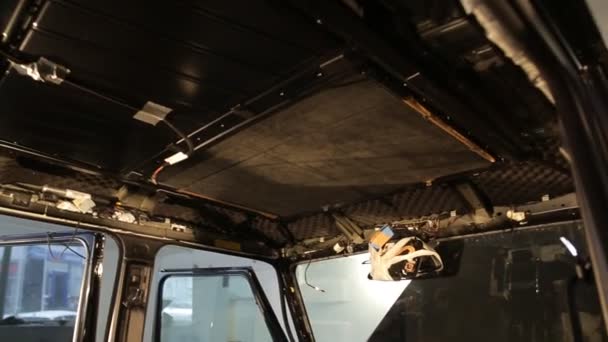 Sound-insulated car soundproofing — Stock Video