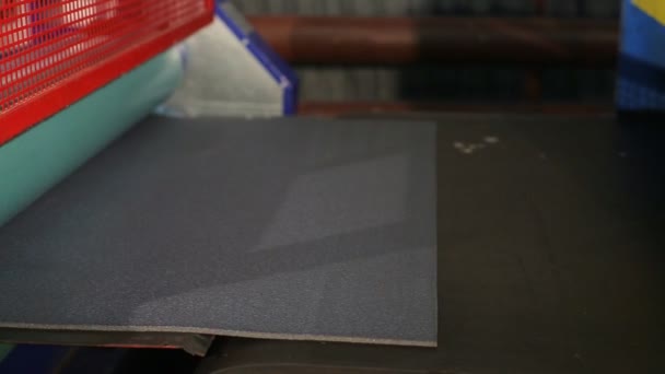 Linha de produção de fita adesiva de embalagem, tinta — Vídeo de Stock